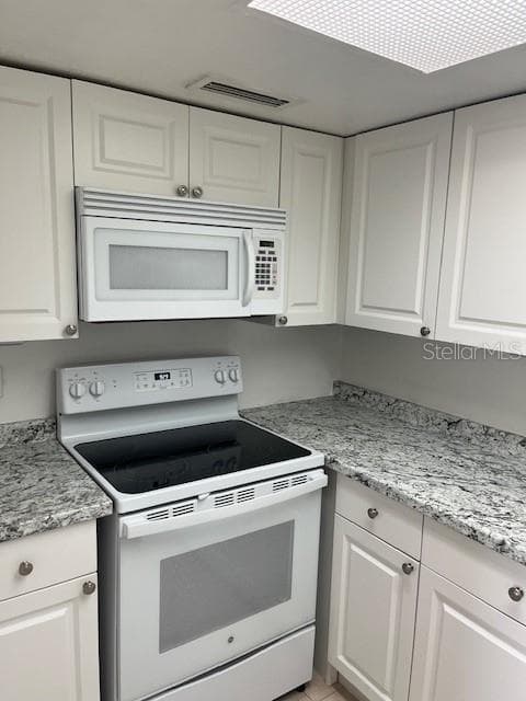 452 BANYON TREE CIRCLE — photo 3 of 18