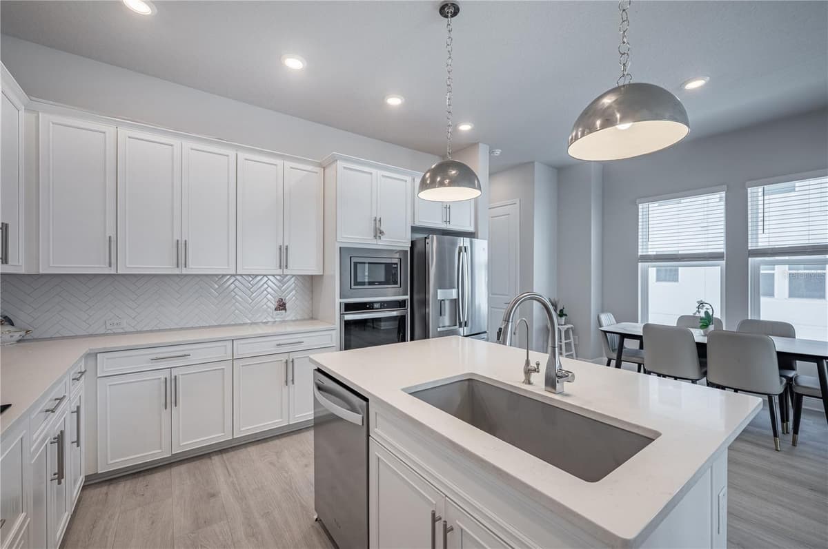 2400 EZZELL COURT — photo 7 of 49