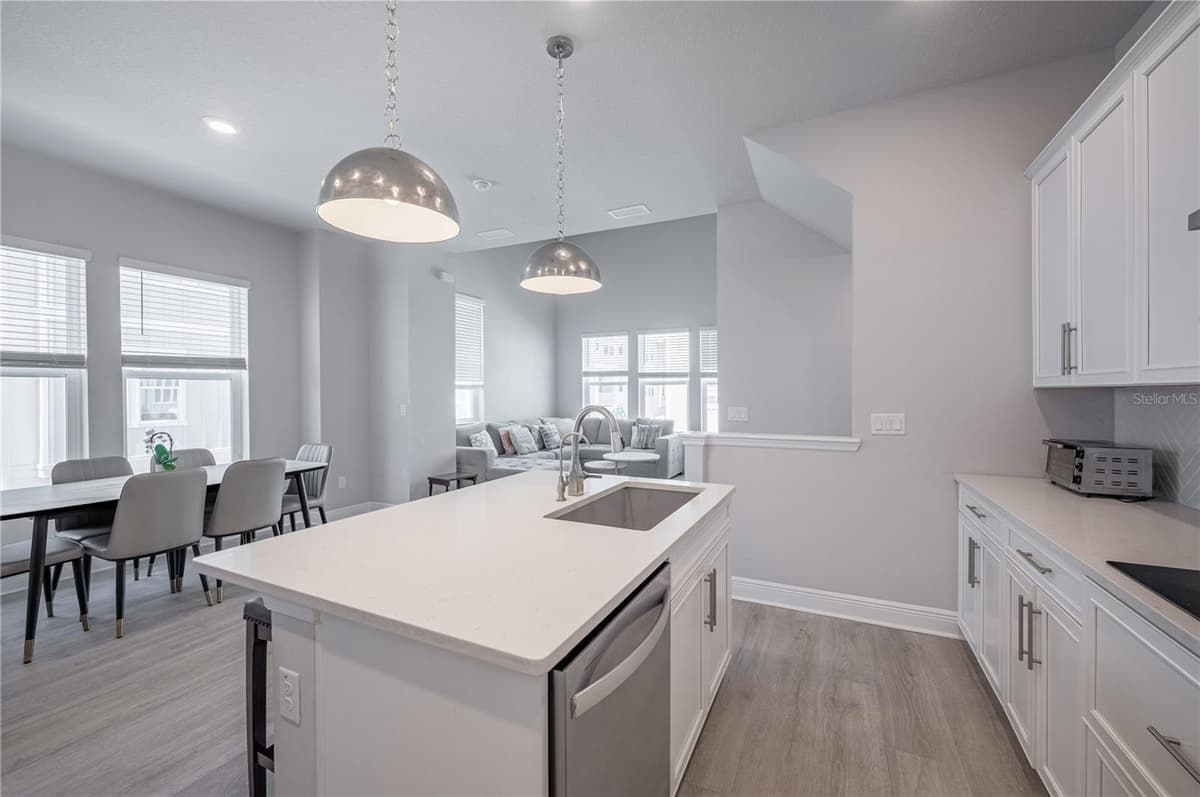 2400 EZZELL COURT — photo 8 of 49
