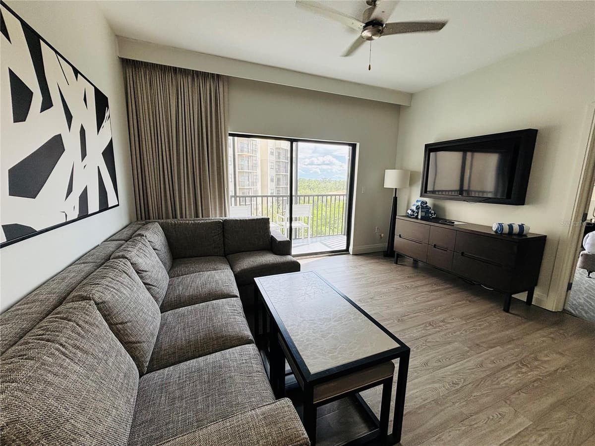 14501 GROVE RESORT AVENUE — photo 12 of 42