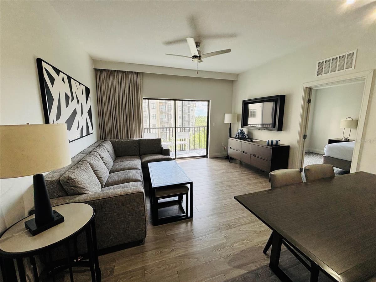 14501 GROVE RESORT AVENUE — photo 9 of 42