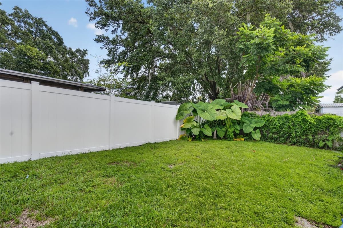 2211 KING RICHARDS COURT — photo 37 of 40