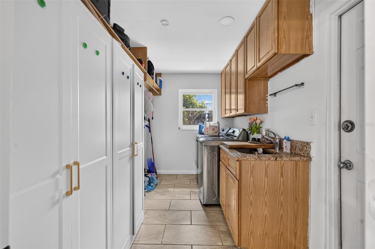 2211 KING RICHARDS COURT — photo 32 of 40