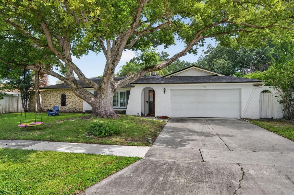 2211 KING RICHARDS COURT — photo 3 of 40