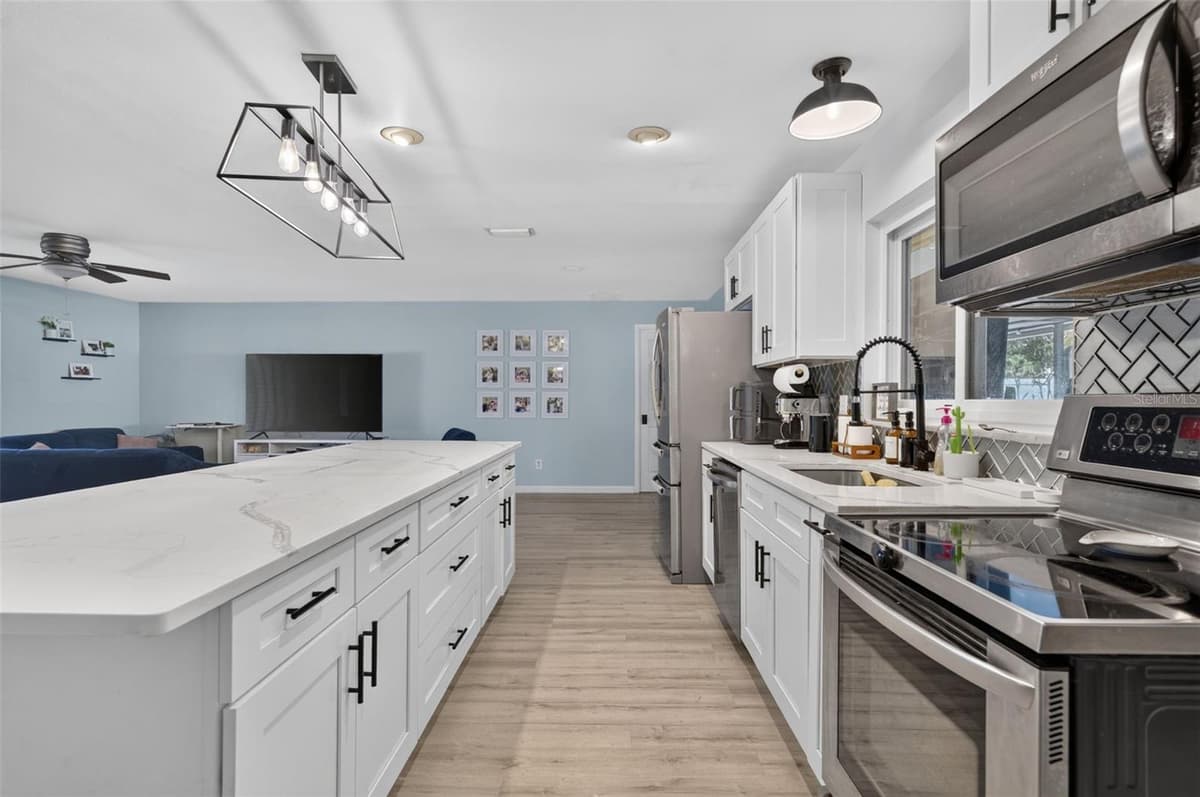 2211 KING RICHARDS COURT — photo 13 of 40