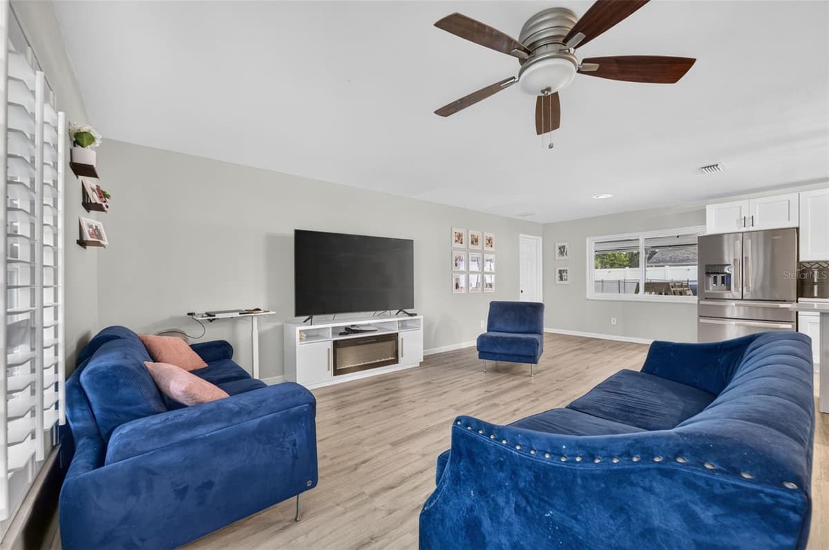 2211 KING RICHARDS COURT — photo 8 of 40