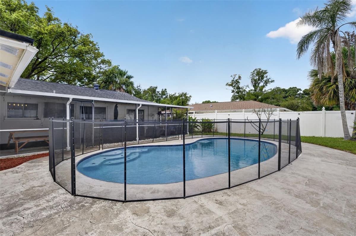 2211 KING RICHARDS COURT — photo 34 of 40