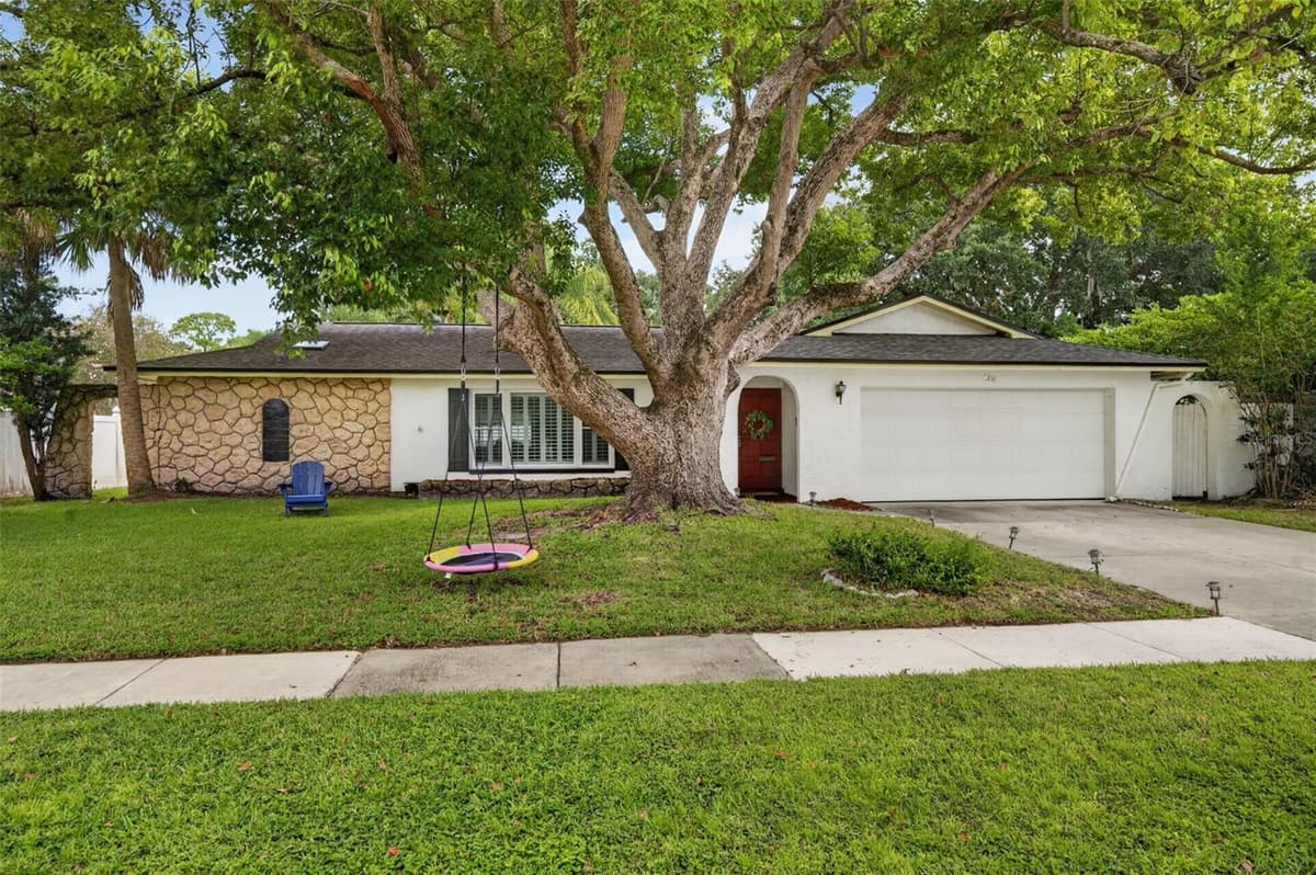2211 KING RICHARDS COURT — photo 2 of 40