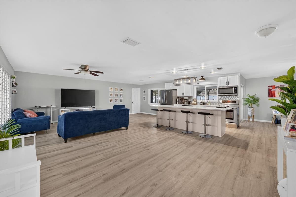 2211 KING RICHARDS COURT — photo 5 of 40
