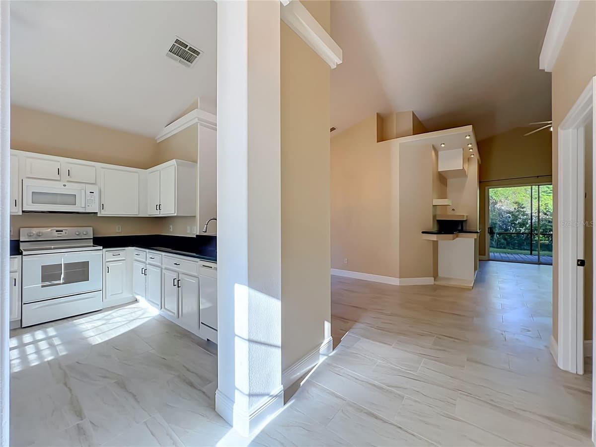 1714 FOX GLEN COURT — photo 5 of 40