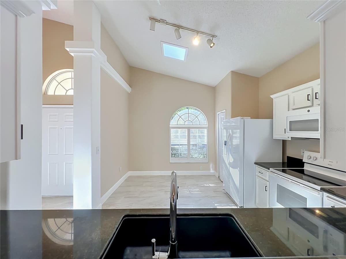1714 FOX GLEN COURT — photo 12 of 40
