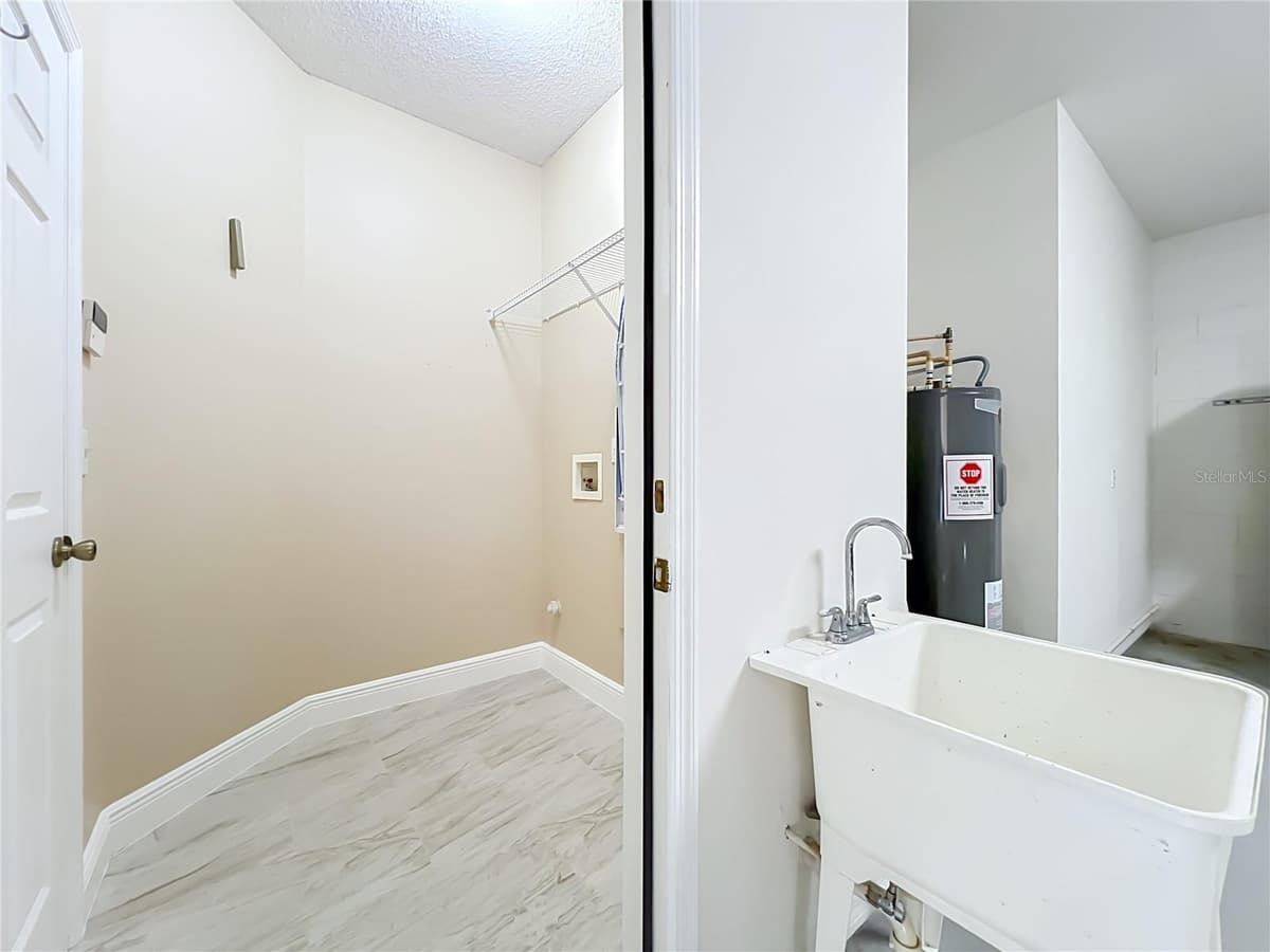 1714 FOX GLEN COURT — photo 31 of 40