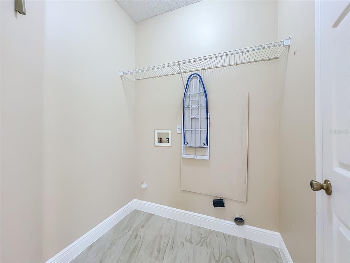 1714 FOX GLEN COURT — photo 32 of 40
