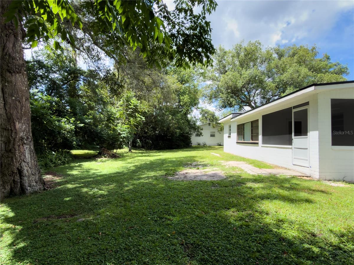 374 GRAVES AVENUE — photo 17 of 21