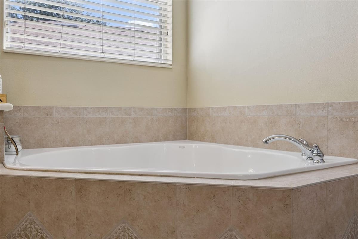 1458 WHITEFRIAR DRIVE — photo 18 of 59