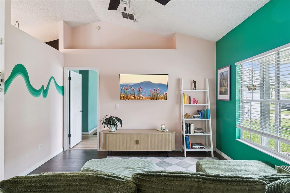 204 BRISTOL CIRCLE — photo 12 of 43