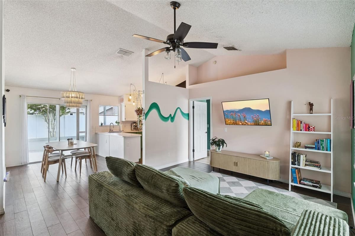 204 BRISTOL CIRCLE — photo 10 of 43