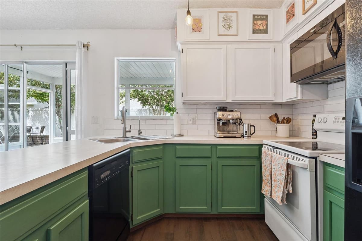 204 BRISTOL CIRCLE — photo 17 of 43