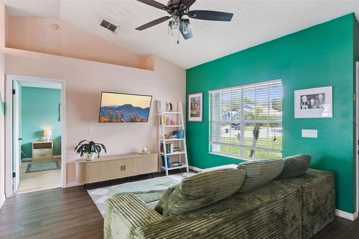 204 BRISTOL CIRCLE — photo 11 of 43