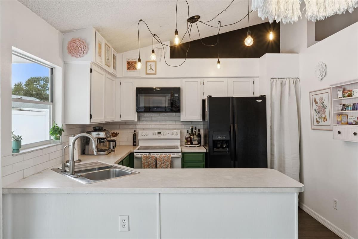 204 BRISTOL CIRCLE — photo 18 of 43