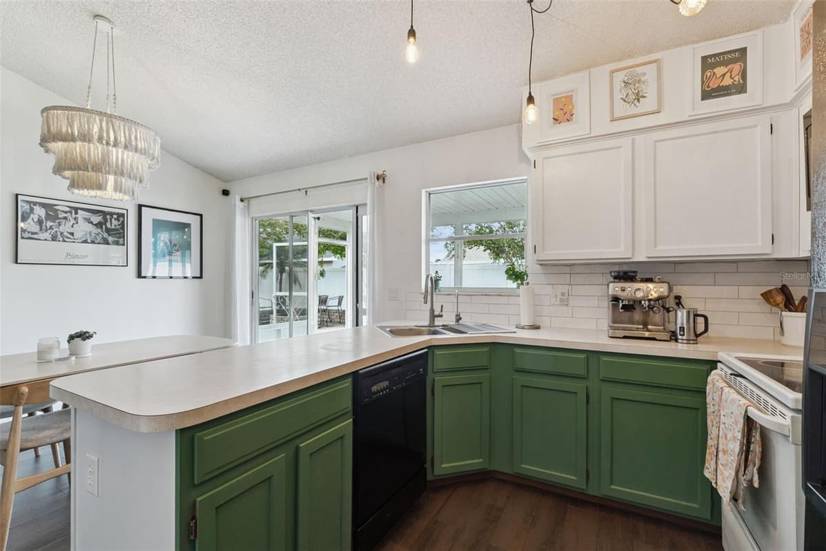 204 BRISTOL CIRCLE — photo 16 of 43