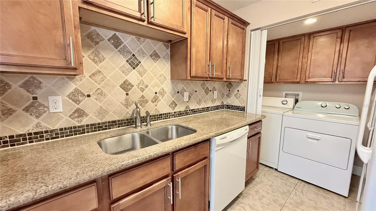 524 ORANGE DRIVE — photo 6 of 27