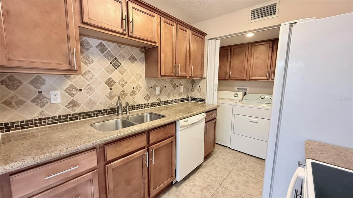 524 ORANGE DRIVE — photo 7 of 27