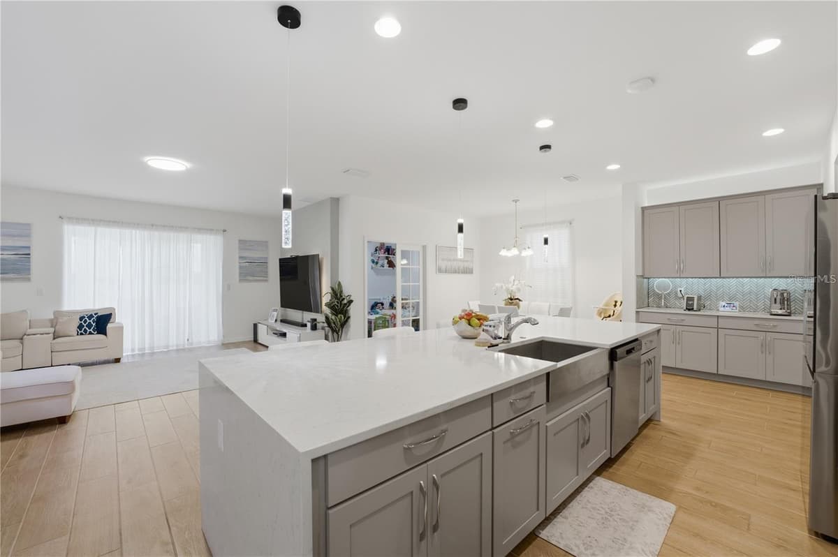 6825 WILSON HAMMOCK AVENUE — photo 4 of 13