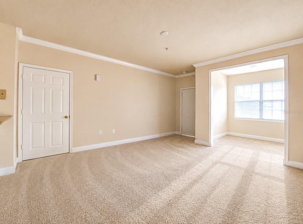 430 SOUTHERN PECAN CIRCLE — photo 4 of 29
