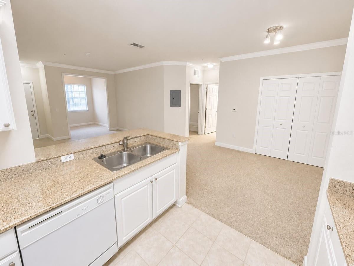 430 SOUTHERN PECAN CIRCLE — photo 3 of 29