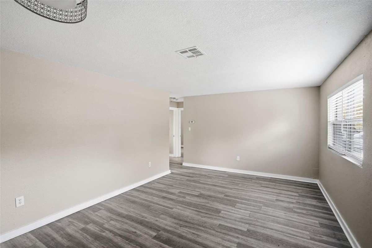 1514 CREST AVENUE — photo 8 of 24
