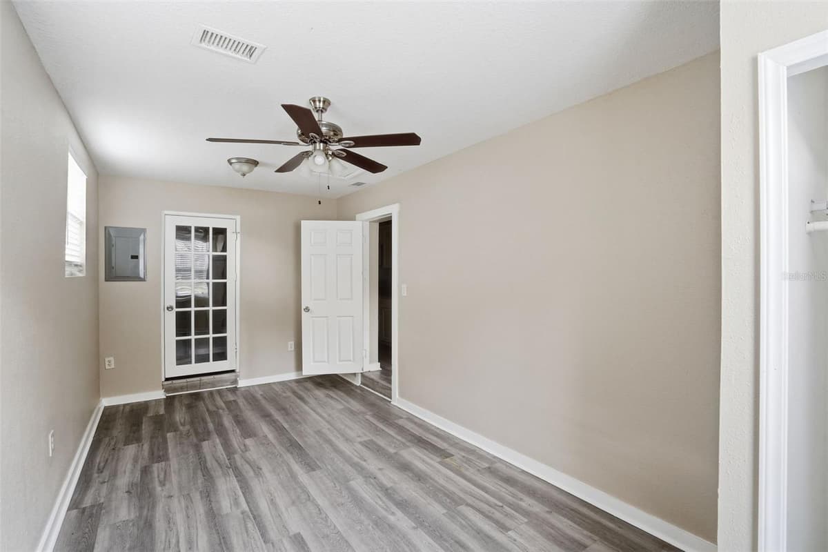 1514 CREST AVENUE — photo 11 of 24