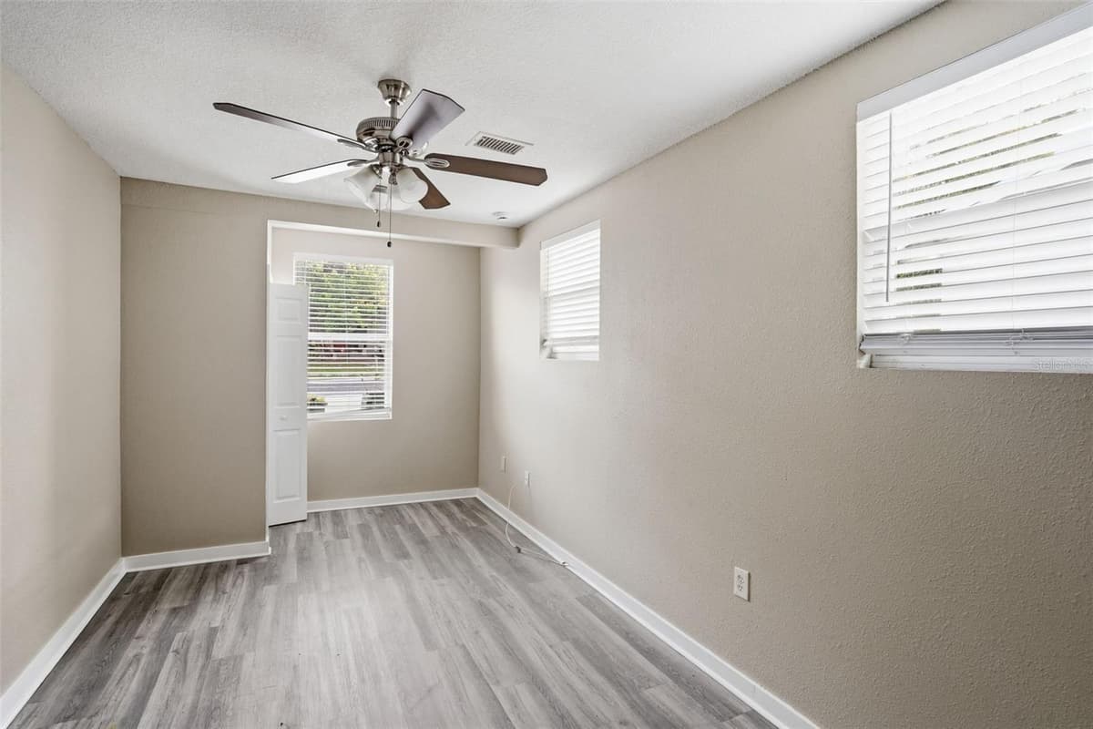 1514 CREST AVENUE — photo 10 of 24