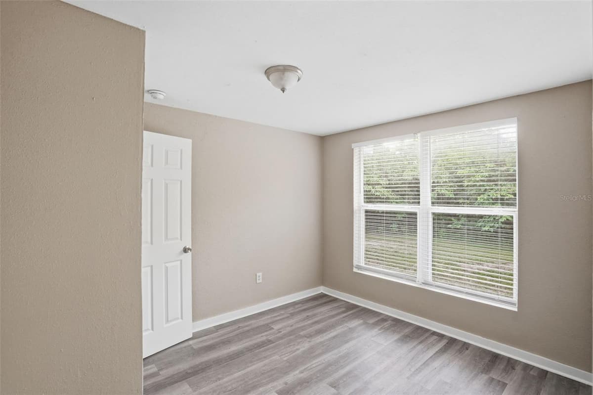 1514 CREST AVENUE — photo 12 of 24