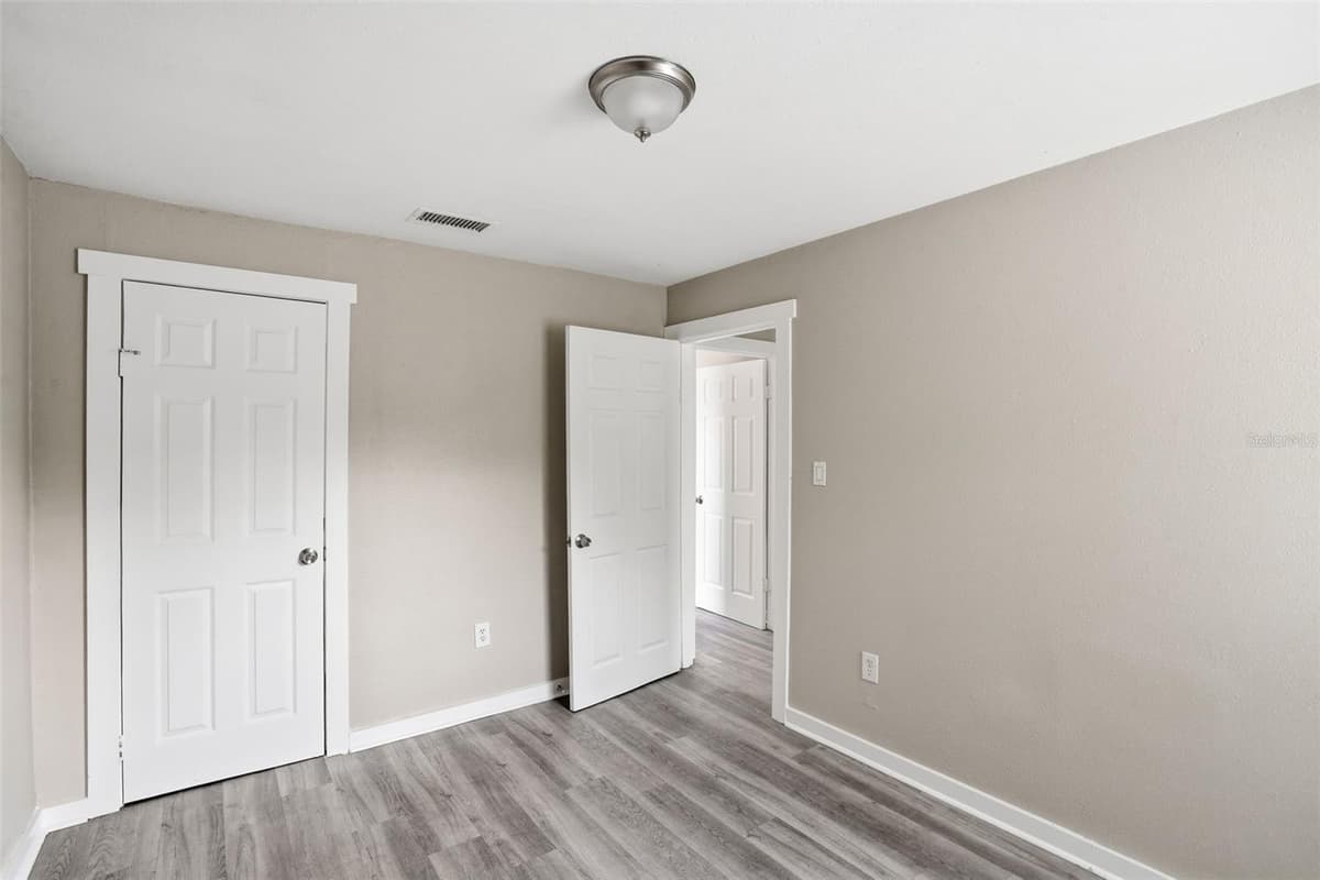 1514 CREST AVENUE — photo 17 of 24