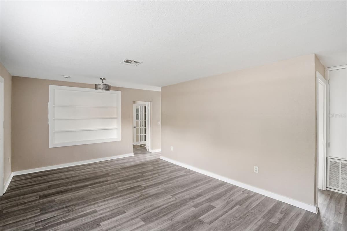 1514 CREST AVENUE — photo 7 of 24
