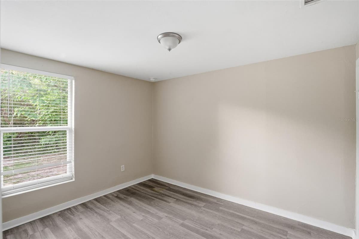 1514 CREST AVENUE — photo 16 of 24