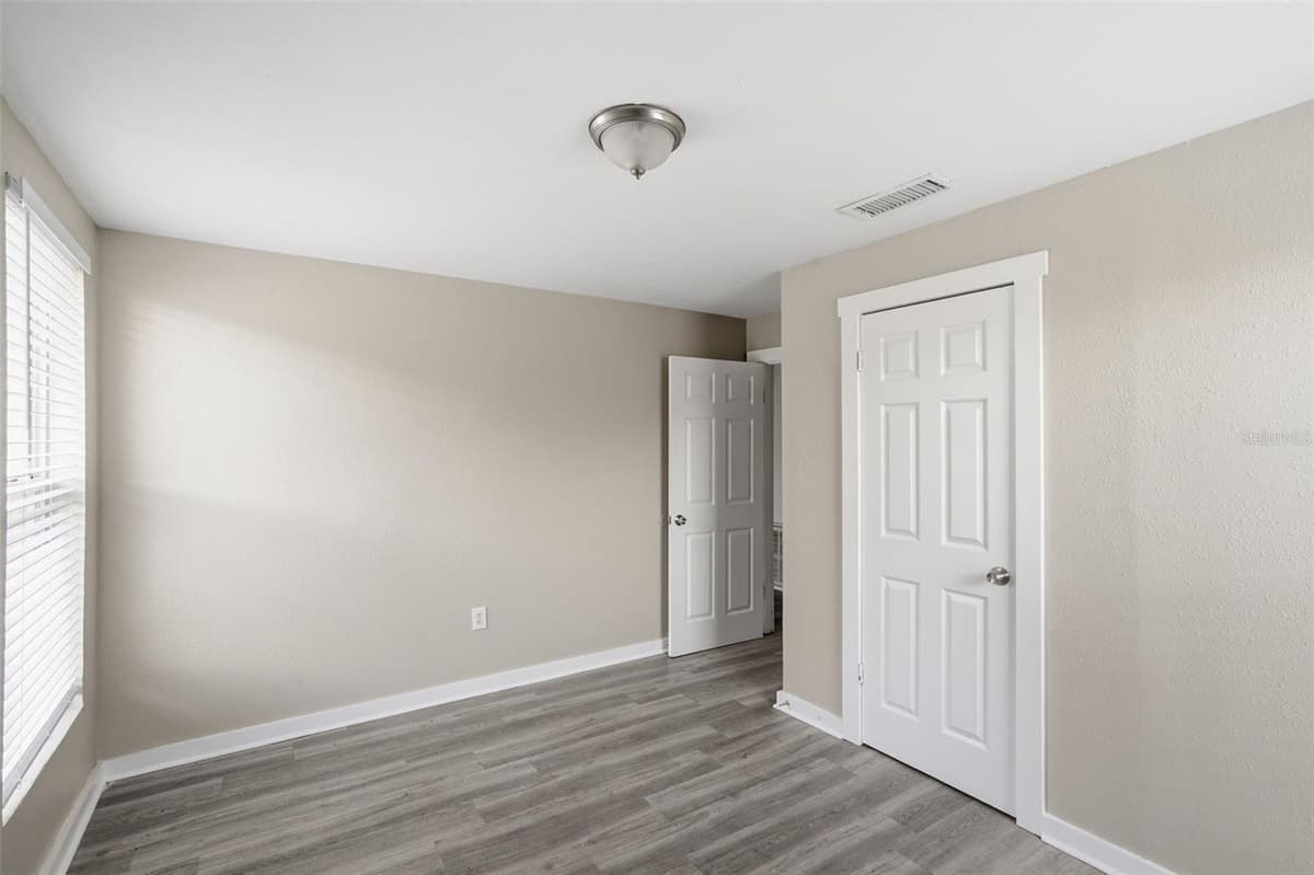 1514 CREST AVENUE — photo 15 of 24