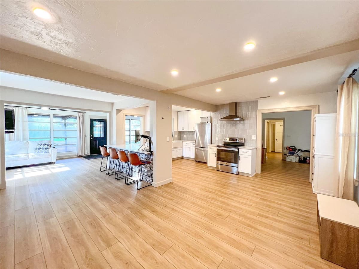 215 16TH AVENUE — photo 3 of 17