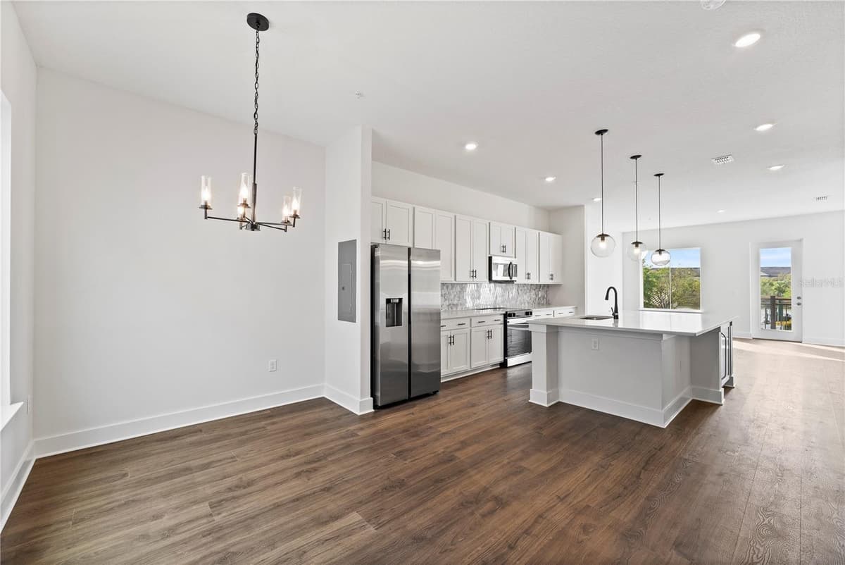 336 CENTER LAKE LANE — photo 15 of 53