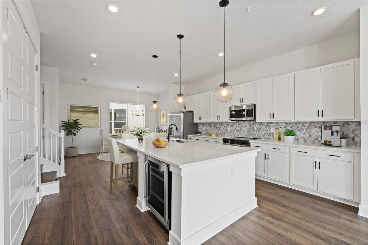 336 CENTER LAKE LANE — photo 12 of 53