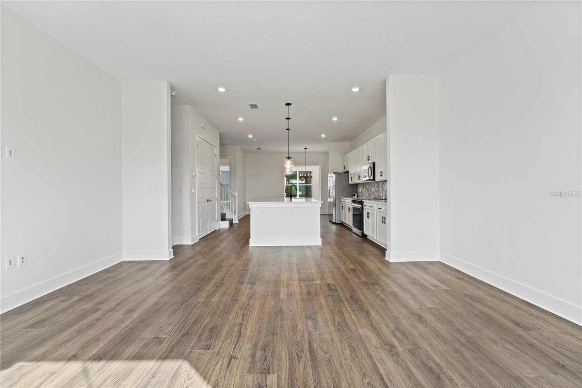 336 CENTER LAKE LANE — photo 19 of 53