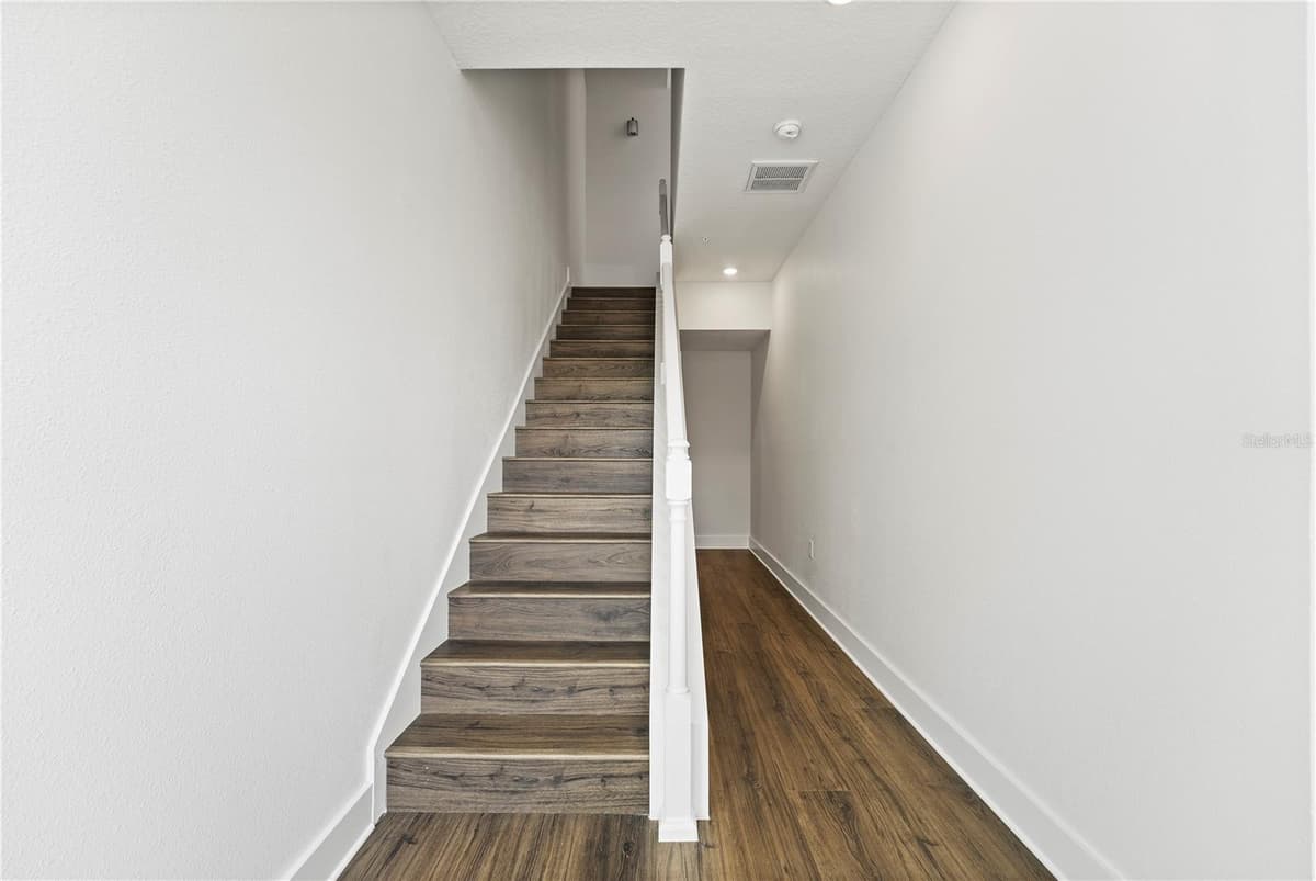 336 CENTER LAKE LANE — photo 6 of 53