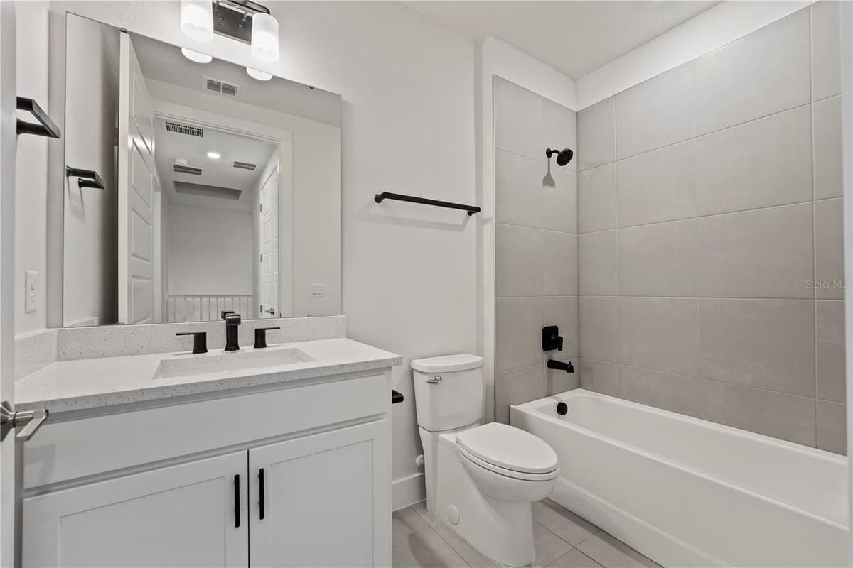 336 CENTER LAKE LANE — photo 32 of 53