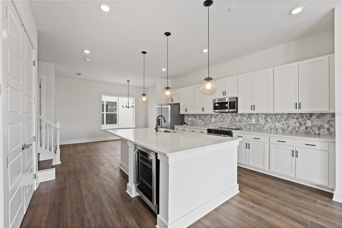 336 CENTER LAKE LANE — photo 11 of 53