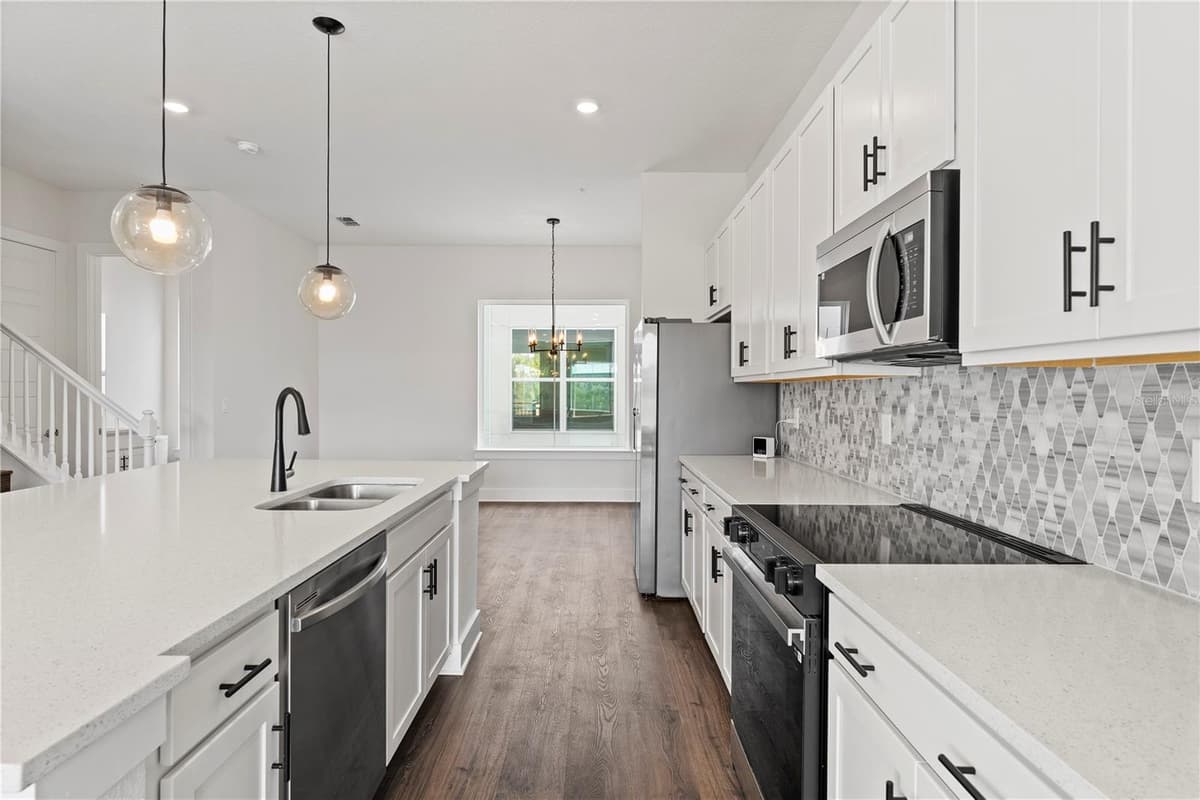 336 CENTER LAKE LANE — photo 9 of 53