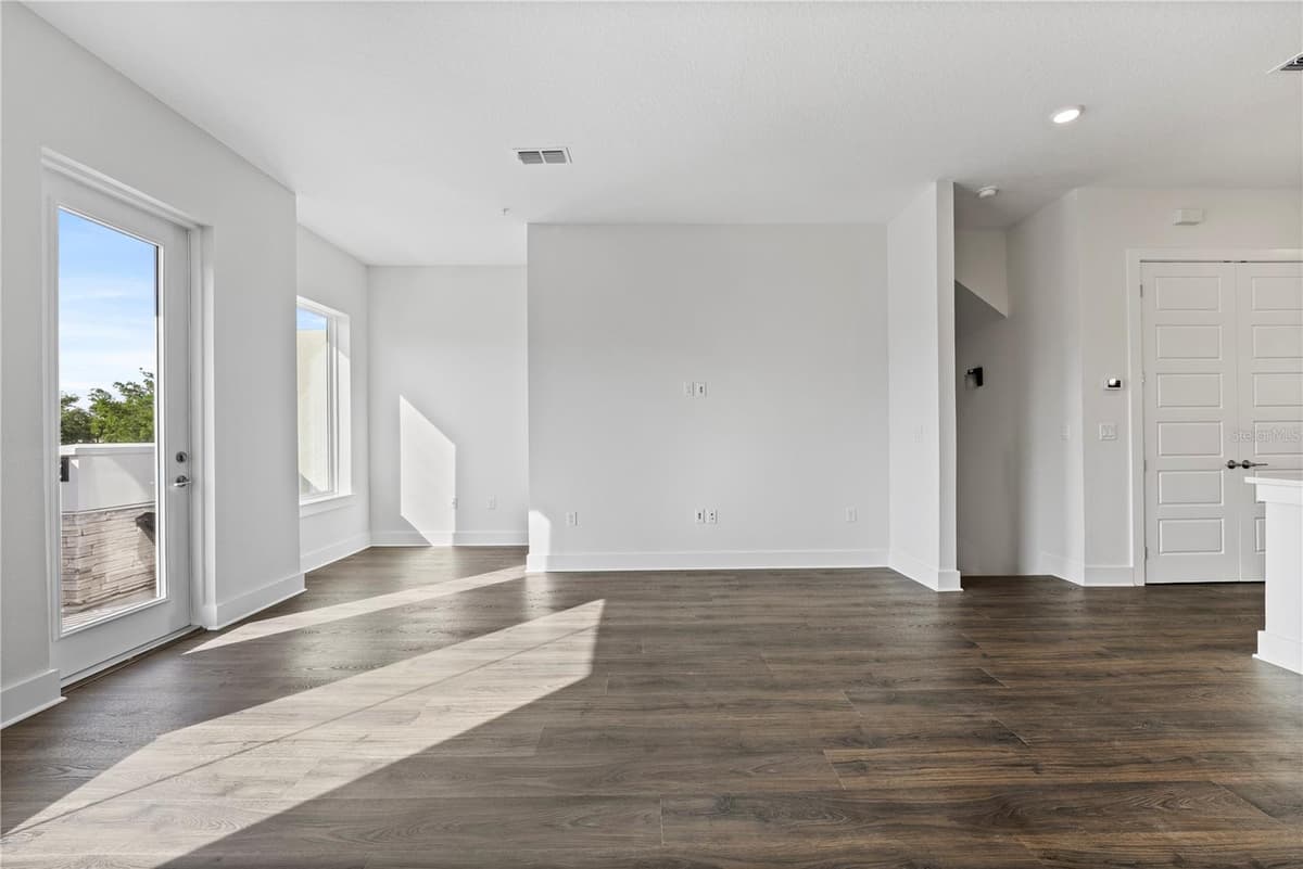 336 CENTER LAKE LANE — photo 20 of 53