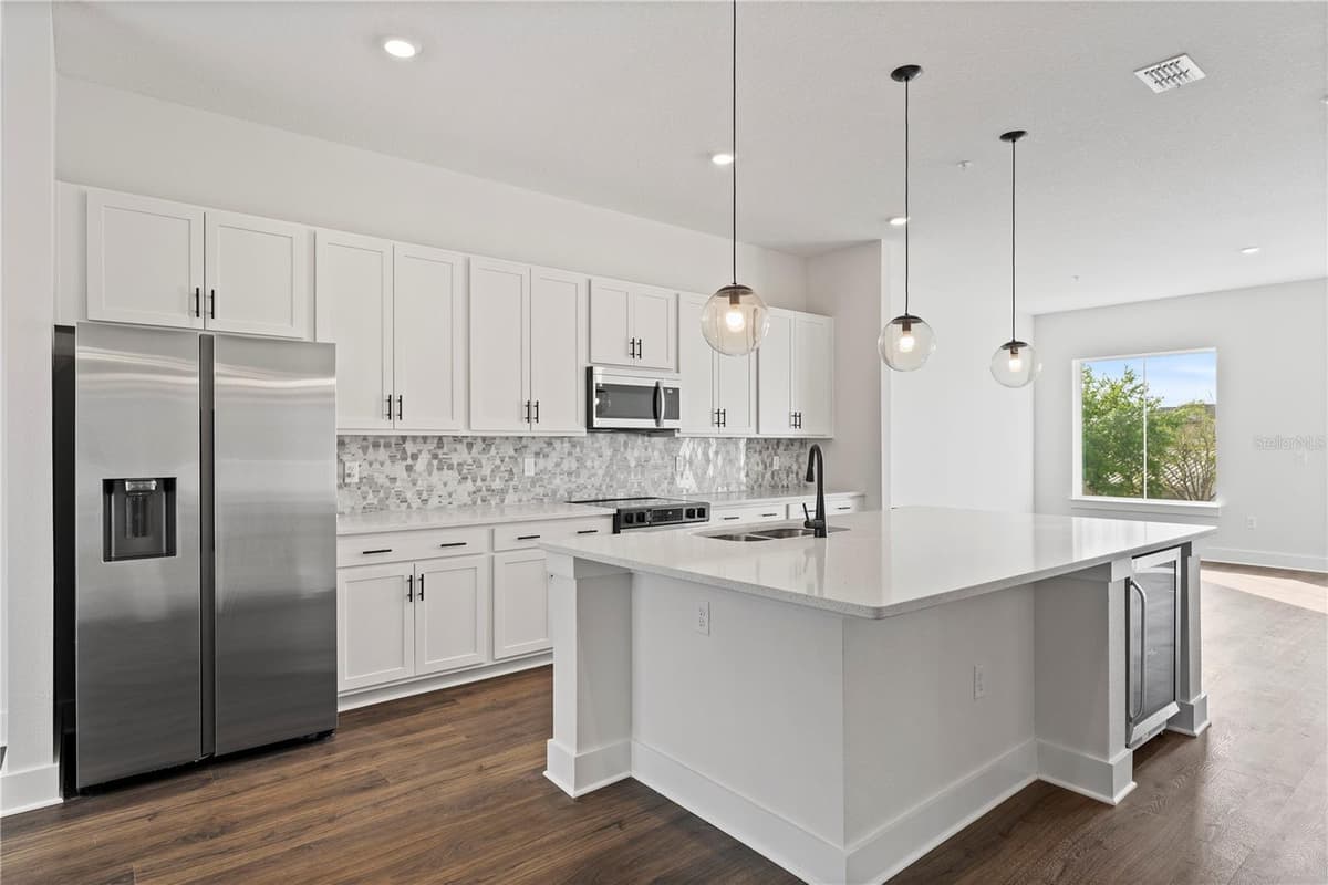 336 CENTER LAKE LANE — photo 10 of 53