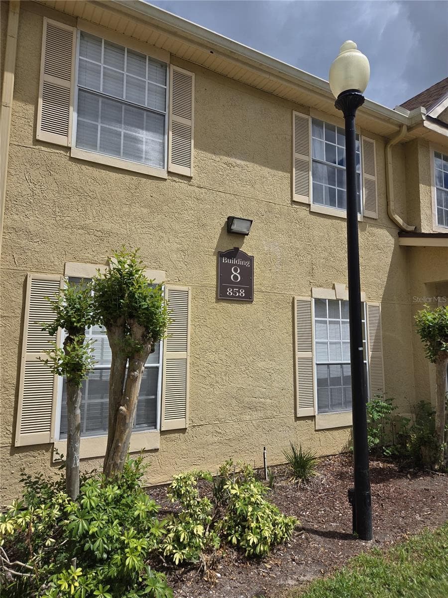 858 GRAND REGENCY POINT — photo 2 of 27