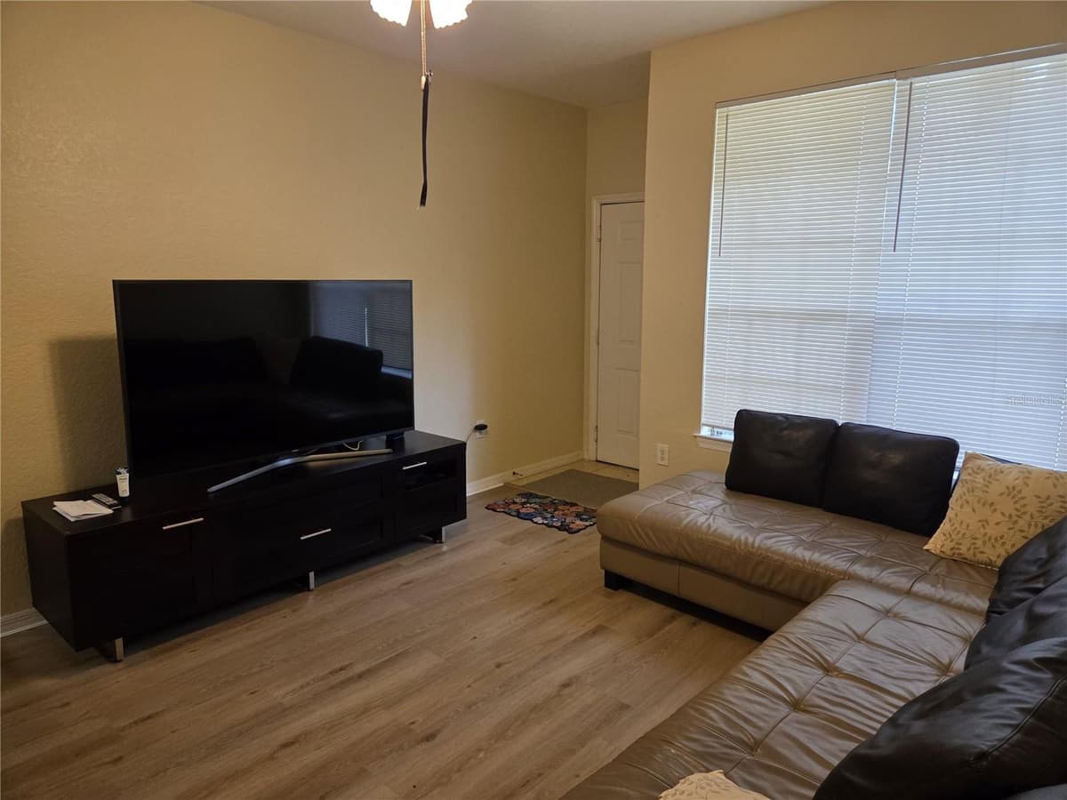 858 GRAND REGENCY POINT — photo 3 of 27